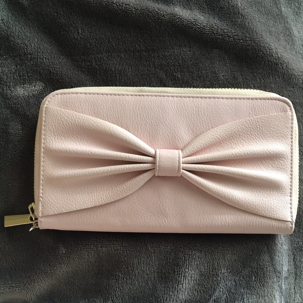 Wallet with bow detail